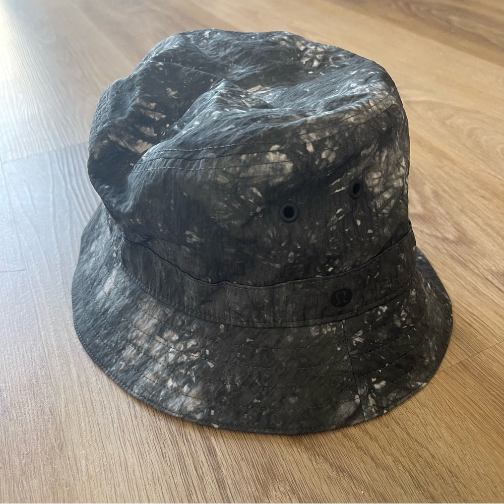 Lululemon Grey Patterned Bucket Hat - image 1